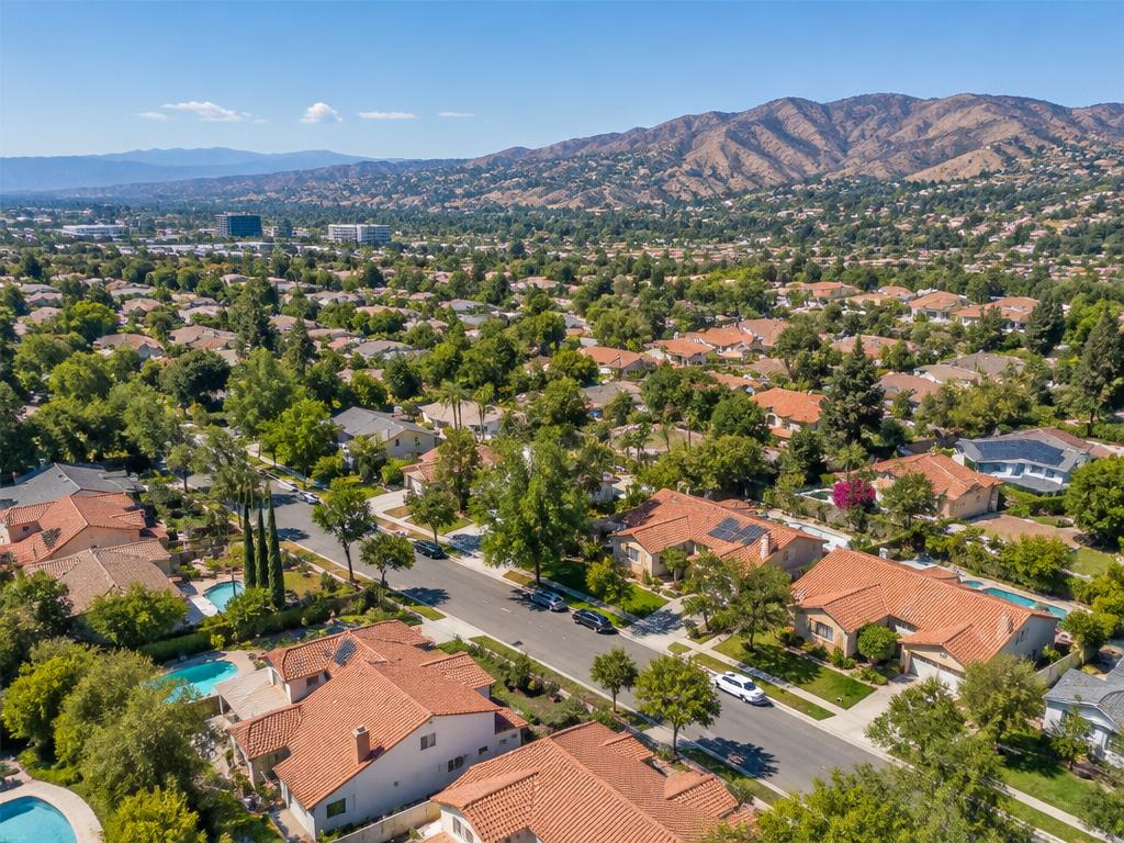 Valley Neighborhoods with Niv Tal Mor
